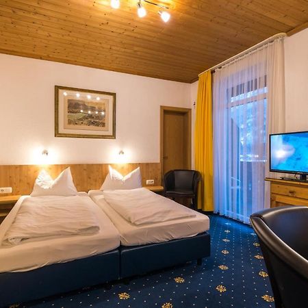 גרמיש-פרטנקירכן Hotel Garni Almenrausch Und Edelweiss מראה חיצוני תמונה
