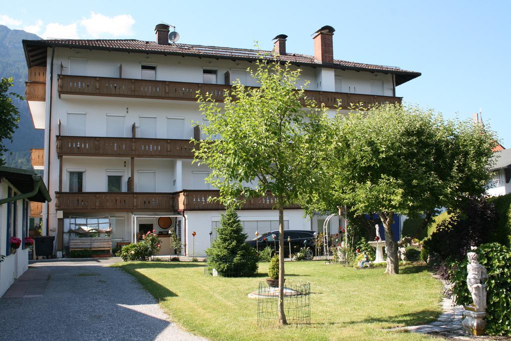 גרמיש-פרטנקירכן Hotel Garni Almenrausch Und Edelweiss מראה חיצוני תמונה