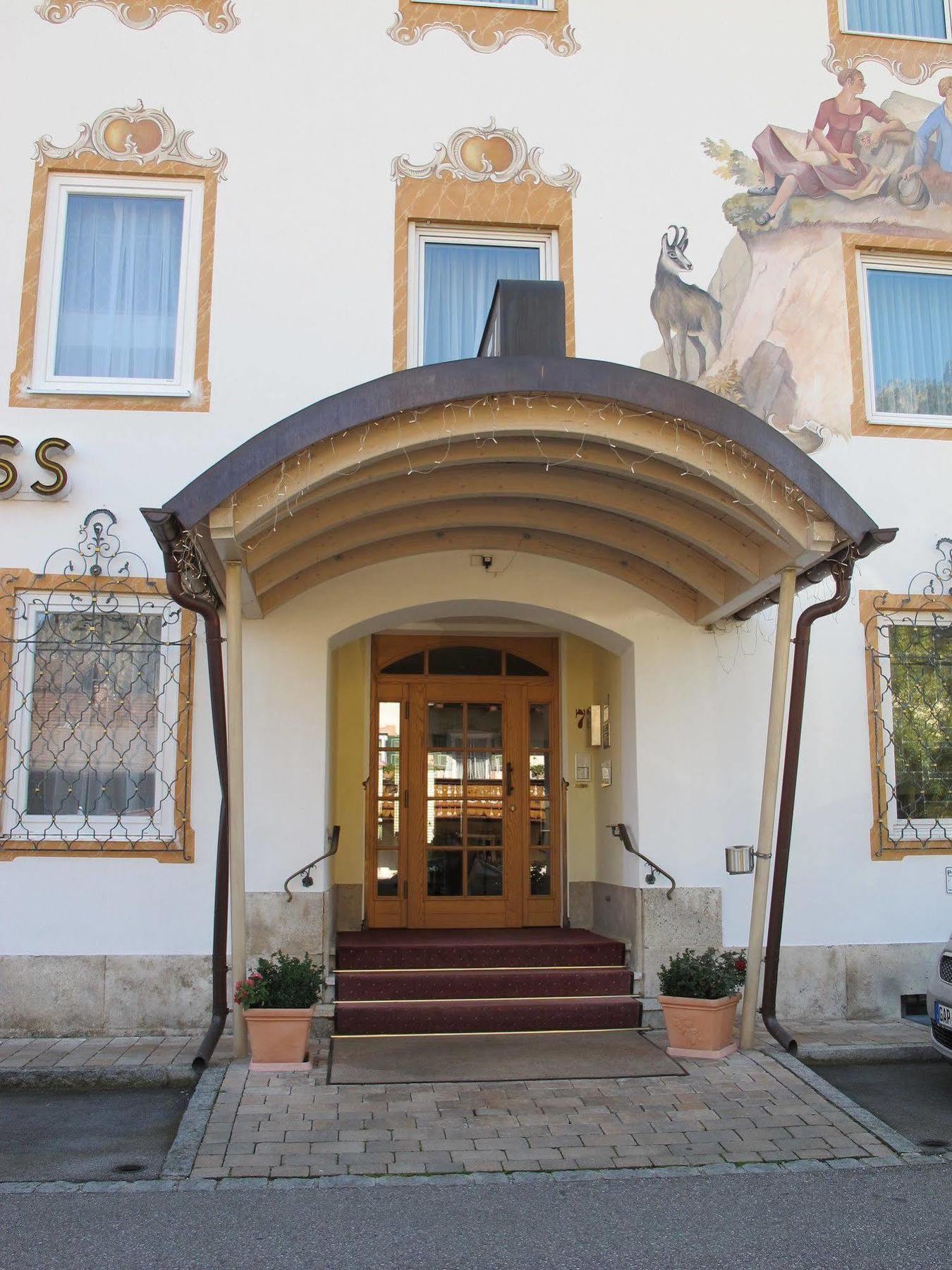גרמיש-פרטנקירכן Hotel Garni Almenrausch Und Edelweiss מראה חיצוני תמונה