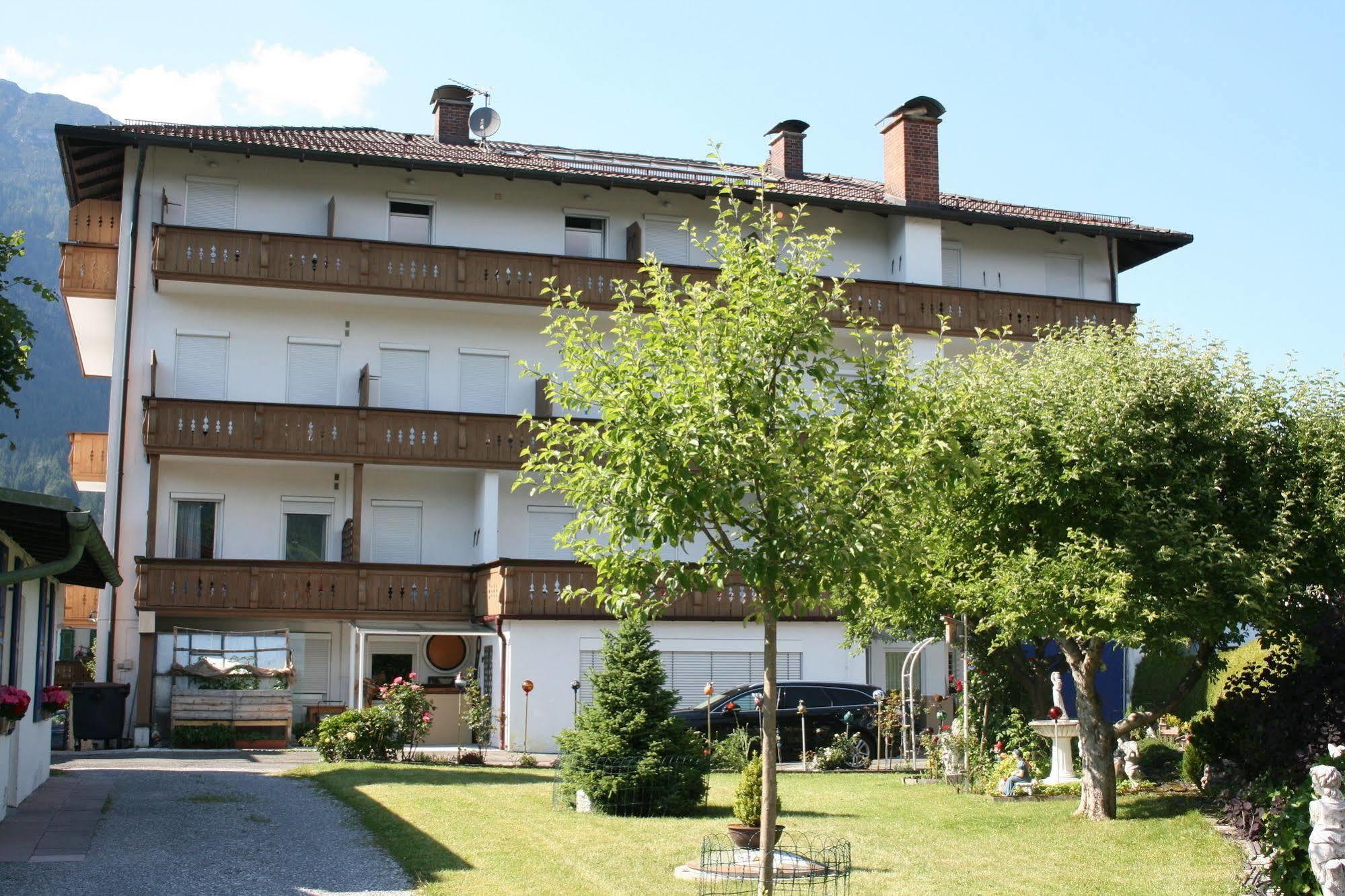 גרמיש-פרטנקירכן Hotel Garni Almenrausch Und Edelweiss מראה חיצוני תמונה