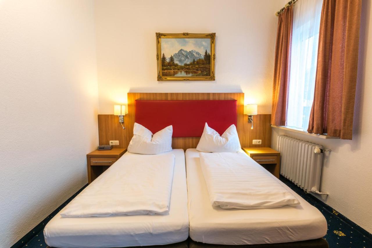 גרמיש-פרטנקירכן Hotel Garni Almenrausch Und Edelweiss מראה חיצוני תמונה