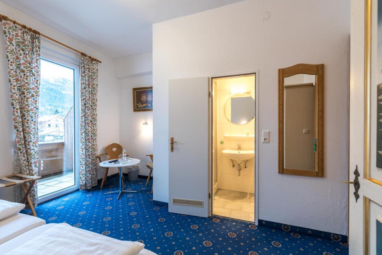 גרמיש-פרטנקירכן Hotel Garni Almenrausch Und Edelweiss מראה חיצוני תמונה