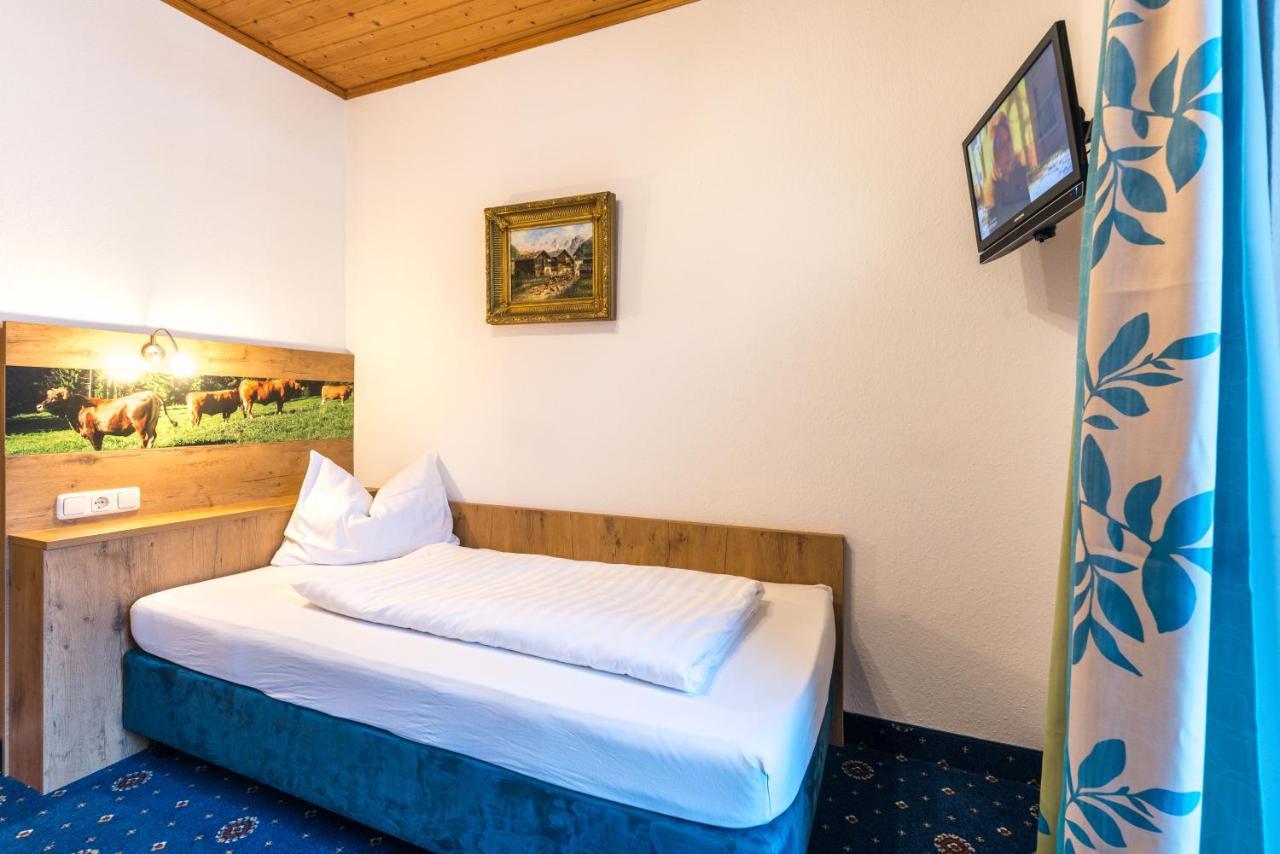 גרמיש-פרטנקירכן Hotel Garni Almenrausch Und Edelweiss מראה חיצוני תמונה