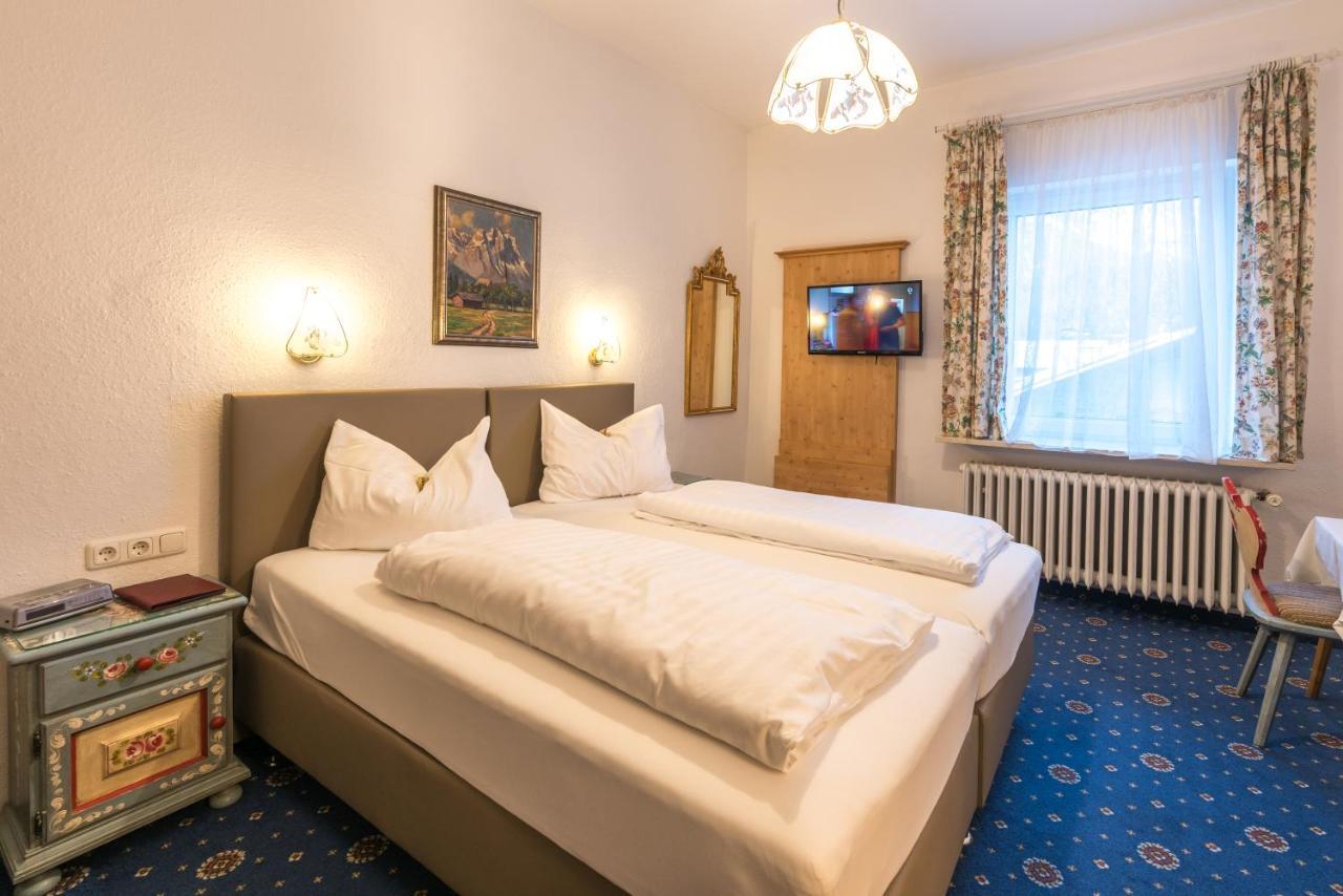 גרמיש-פרטנקירכן Hotel Garni Almenrausch Und Edelweiss מראה חיצוני תמונה